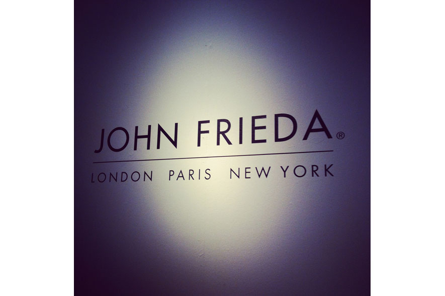 John Frieda presenta la linea Full Repair