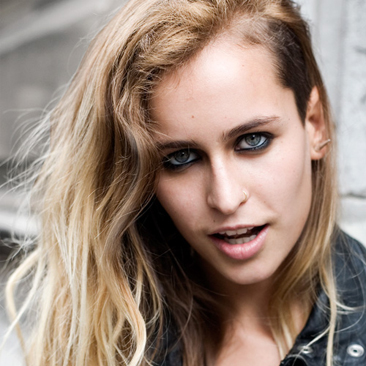 Alice Dellal conquista anche Marc Jacobs