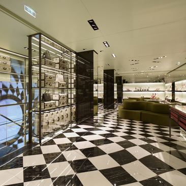 Prada riapre la boutique in Rue du Fauburg Saint Honore