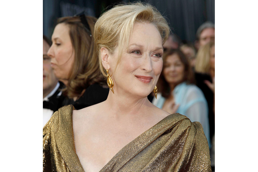 Meryl Streep sfoggia le sue rughe e le sue morbide curve da 62 enne con estrema naturalezza