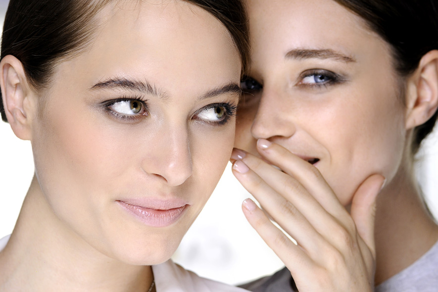 Nude manicure: unghie come boccioli