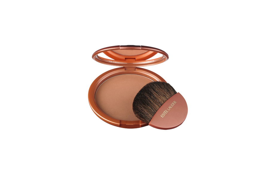 Bronze Goddess Soft Matte di Estée Lauder dona al viso un aspetto naturalmente dorato