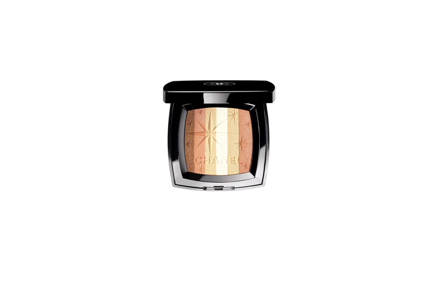 E tra le novità che più ci piacciono c’è il bronzer della collezione Las Vegas (l’ultima) di Chanel: un tripudio di luce e polveri dorate