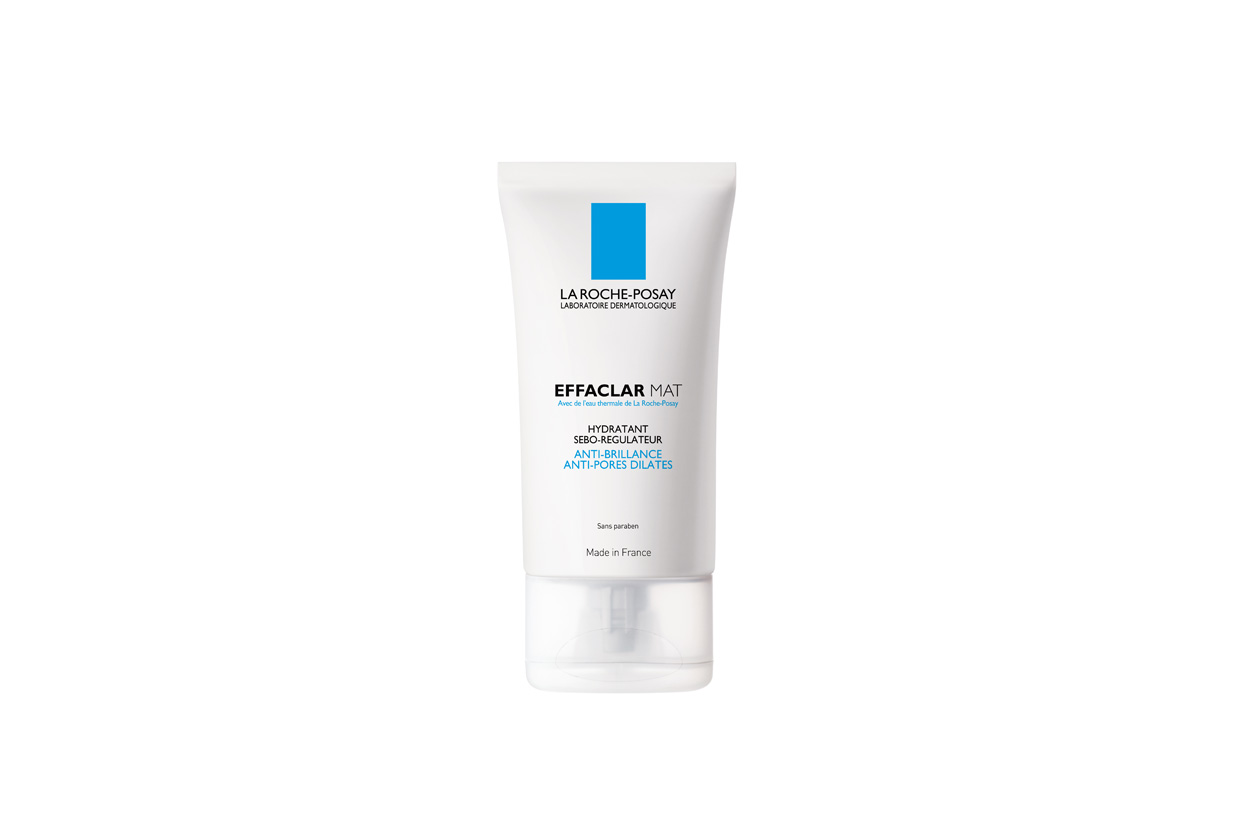 Effaclar Mat di La Roche-Posay è un idratante sebo-regolatore che agisce alla fonte per una doppia azione antilucidità e anti pori dilatati