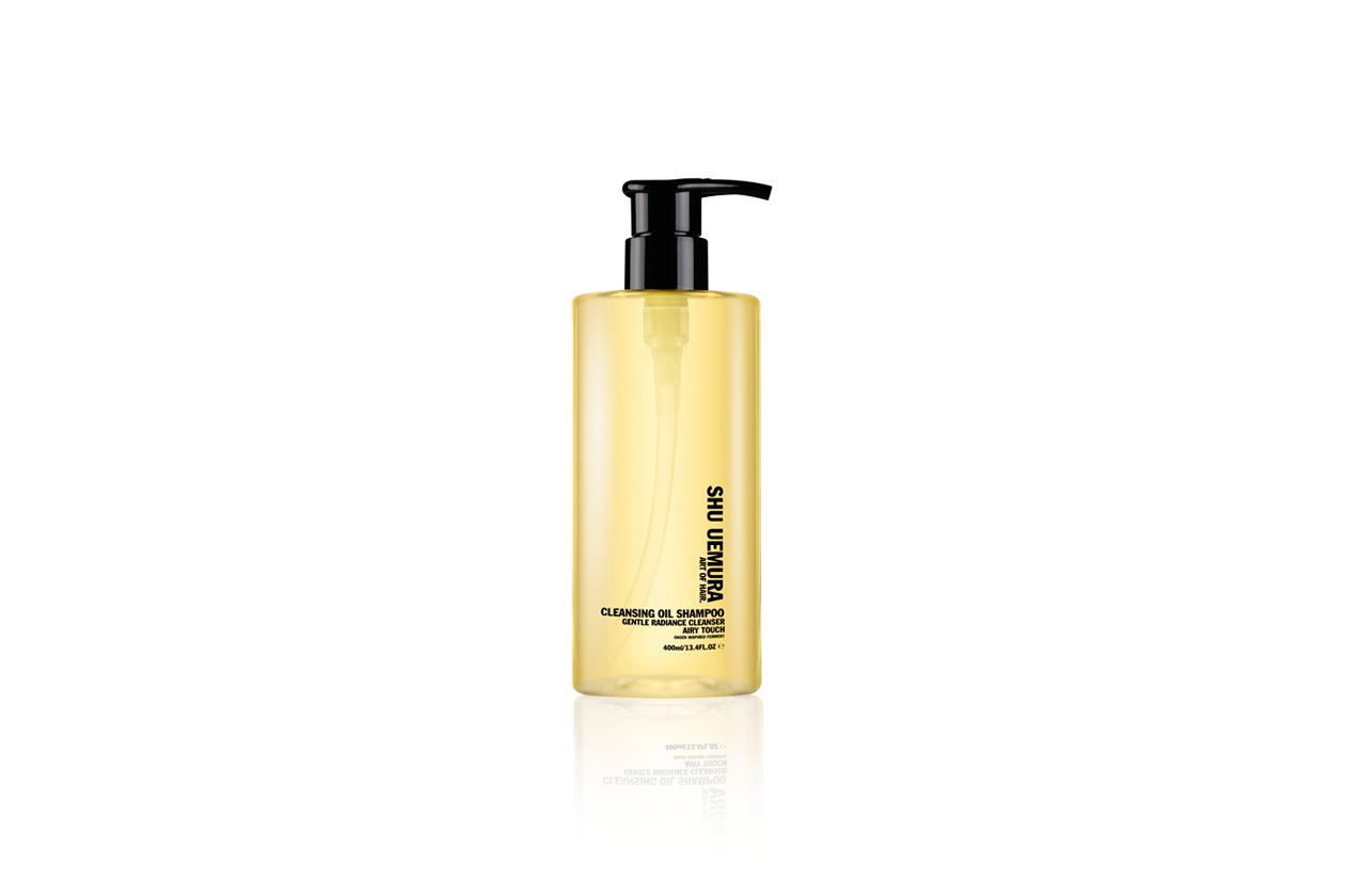 Il Cleansing Oil Shampoo di Shu Uemura è la soluzione ideale per una perfetta detersione e purificazione del cuoio capelluto