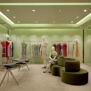 Prada riapre la boutique londinese