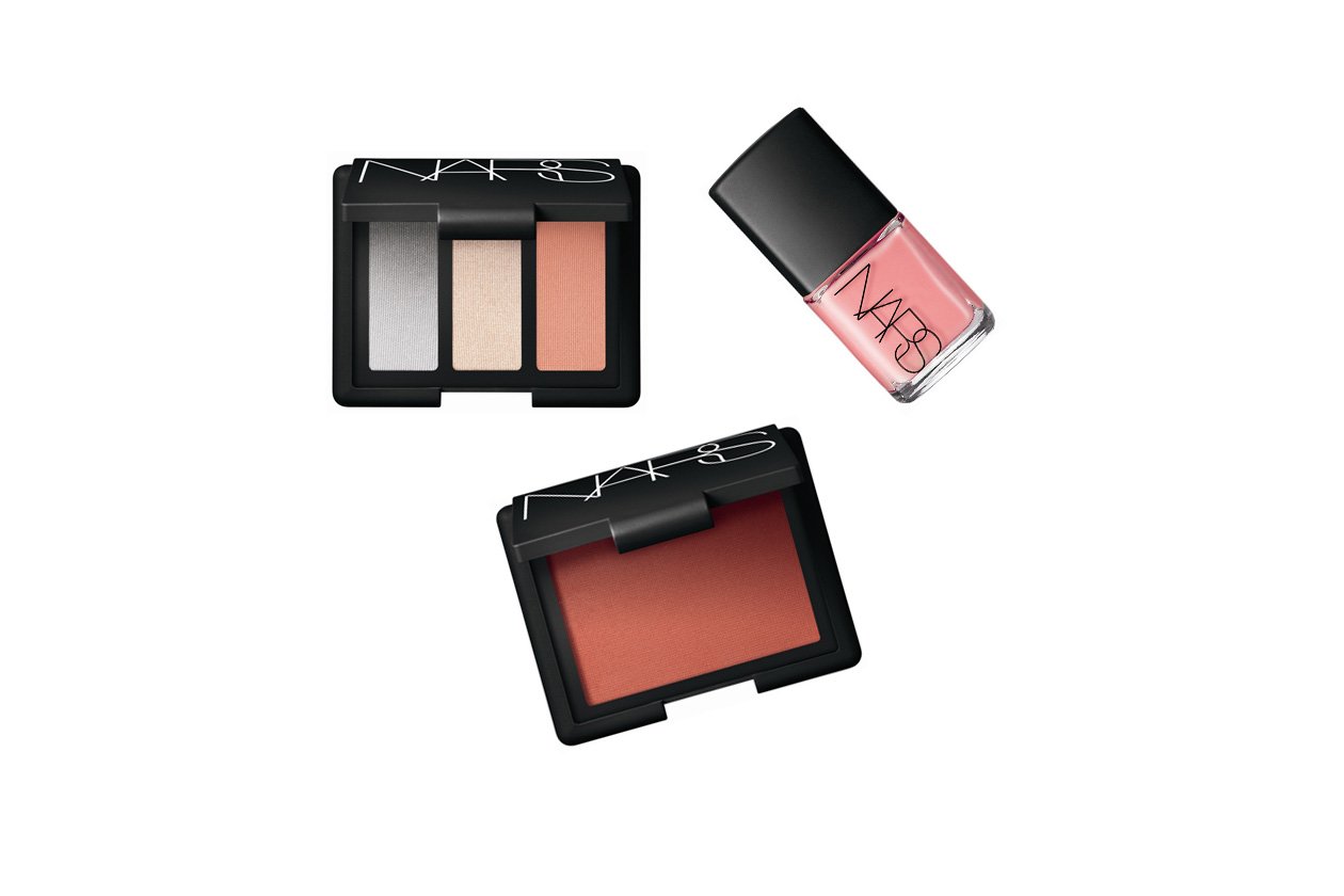 La palette Ramatuelle Trio Eyeshadow, il blush Douceur e lo smalto Trouville sono i must have della collezione p/e by Nars