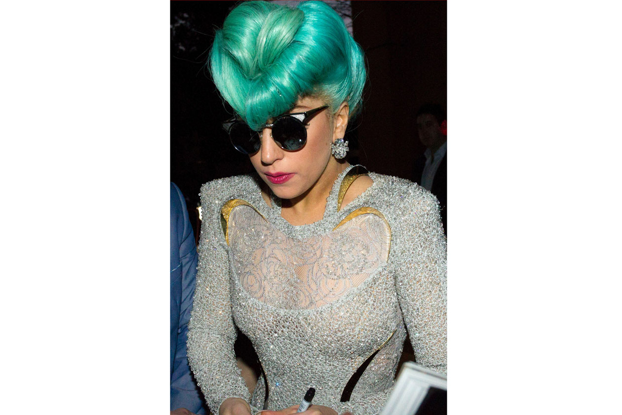 A Sidney Lady Gaga ha sfoggiato una chioma turchese