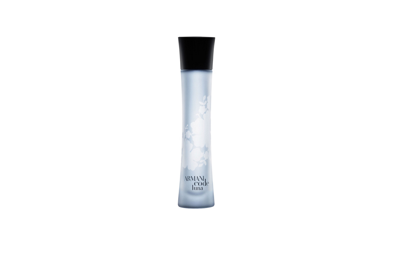 Armani Code Luna, la nuova fragranza femminile Giorgio Armani, è una “eau de vanille” fresca e floreale
