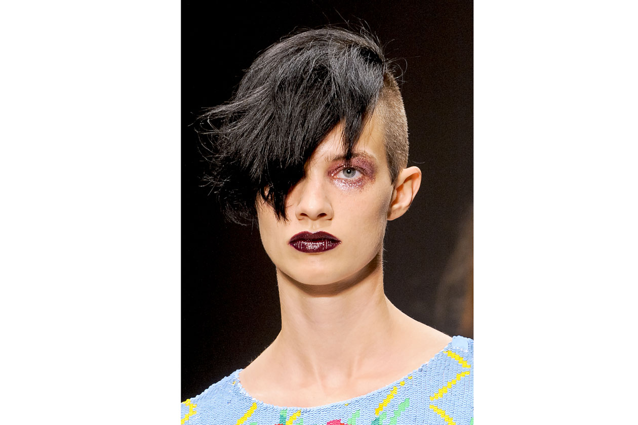 Capelli corti dark&punk sulle passerelle p/e 2012 di Ashish