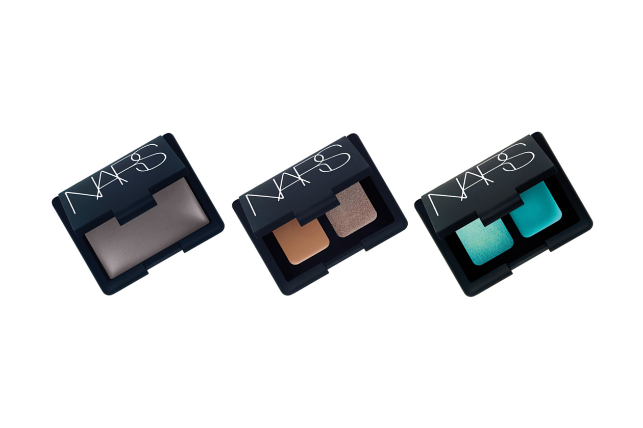 Gli ombretti in crema di NARS hanno una formula cremosa che diventa polvere ed evita la formazione di pieghe