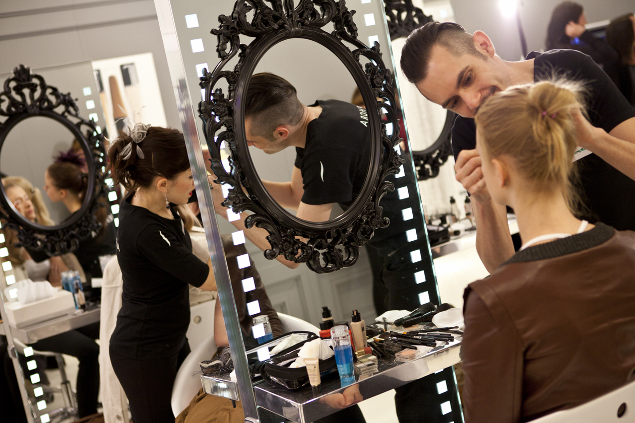 I make up artist all’opera: l’obiettivo è trasformare le modelle in star da red carpet