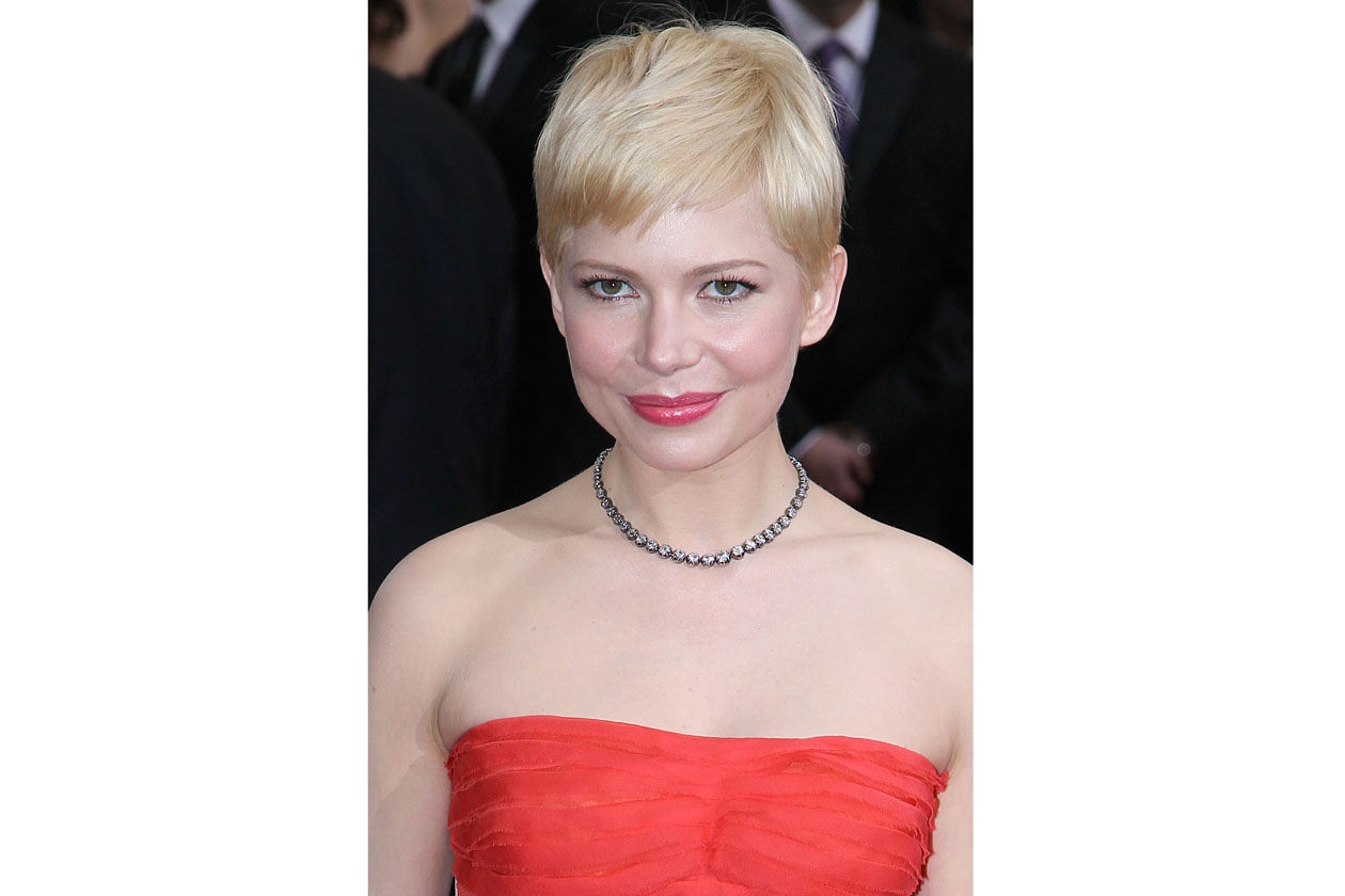 Il primo premio per classe ed eleganza va a Michelle Williams