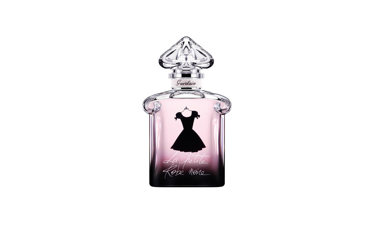 La Petite Robe Noire by Guerlain è ispirata all’ abito icona che sta bene alle donne di tutta le età ed è racchiusa in un flacone design