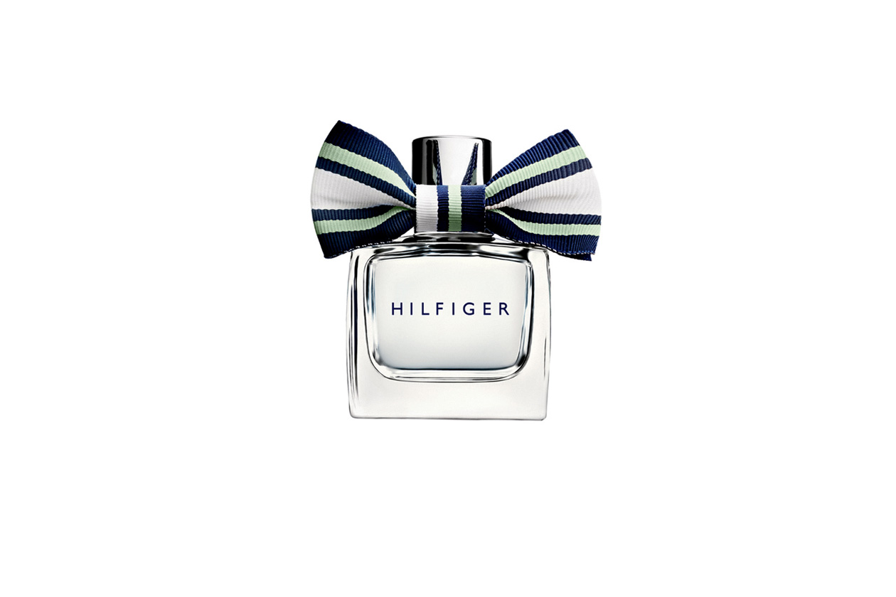 Pear Blossom Eau de Parfum di Tommy Hilfiger è una ricetta nuova in cui l’aroma caldo della pera è accompagnato dalla cannella