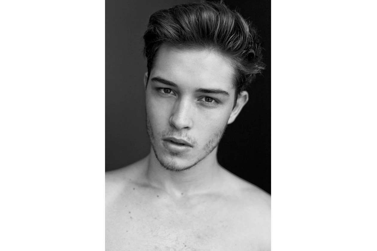 tumblr m5ugz9QsRL1rstvgco1 white