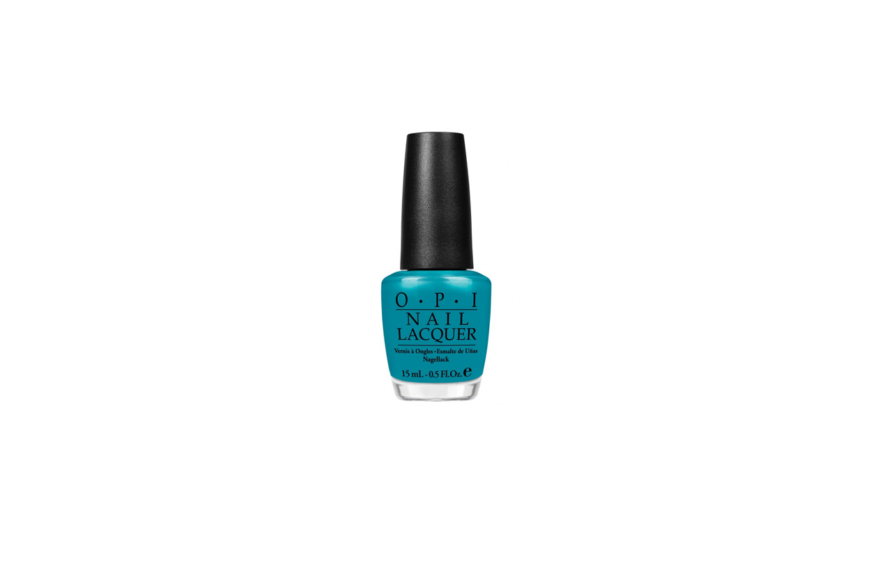 Dalla limited edition di OPI in collaborazione con Nicki Minaj nasce invece Fly: un azzurro energico ma portabile