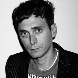 Hedi Slimane svela i primi disegni della resort