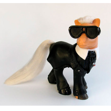 Karl Lagerfeld diventa un mini pony!