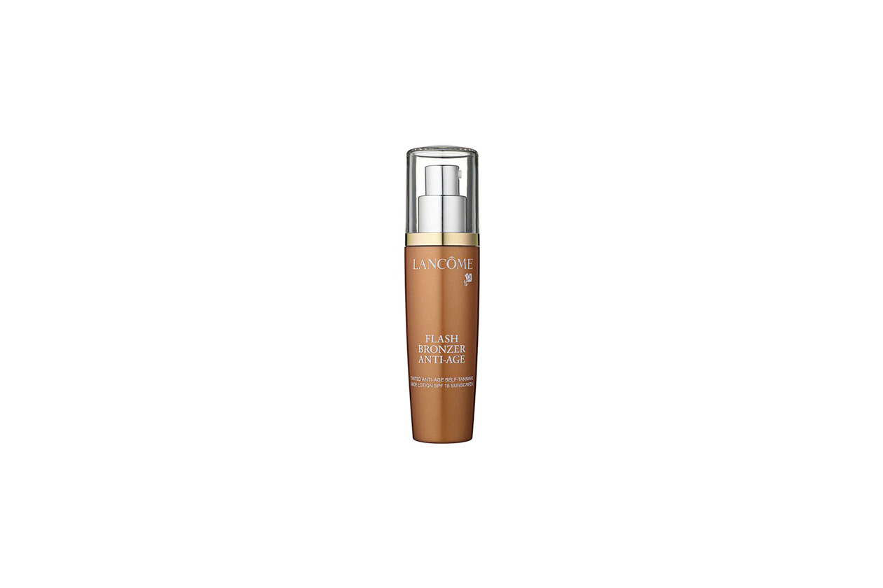 Lancôme ha messo a punto un autoabbronzante, il Flash Bronzer Anti-Âge spf 15, che colora la pelle lavorando sulla sua compattezza