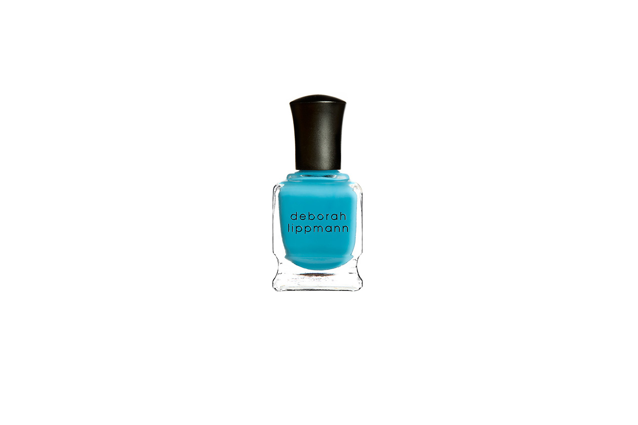Lo smalto On the beach di Deborah Lippmann può sicuramente aiutare a rilassarci