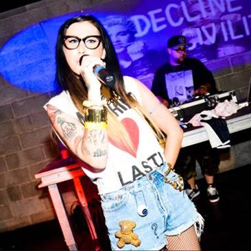 Moschino ospita (e veste) Kreayshawn