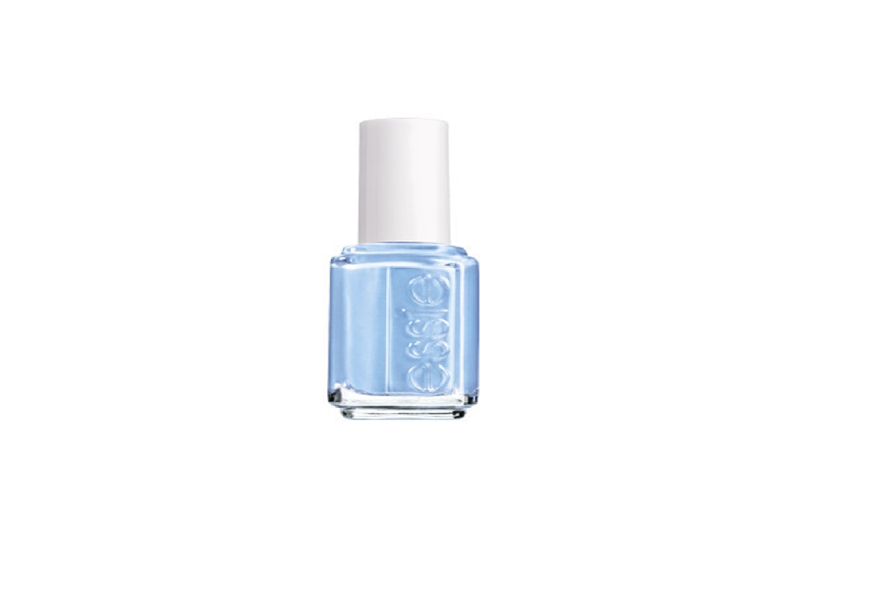 Nella collezione di Essie c’è Bikini so teeny, un bluette luminoso e deliziosamente pastello