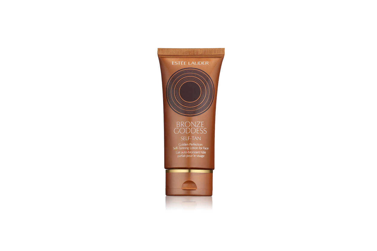 Una lozione autoabbronzante e allo stesso tempo rassodante, Bronze Goddess Self Tan Body Creme di Estée Lauder