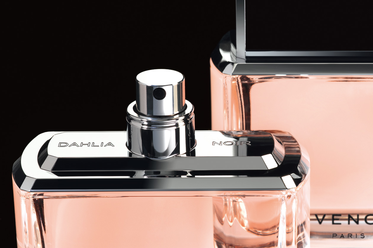 Givenchy Dahlia Noir: la linea corpo