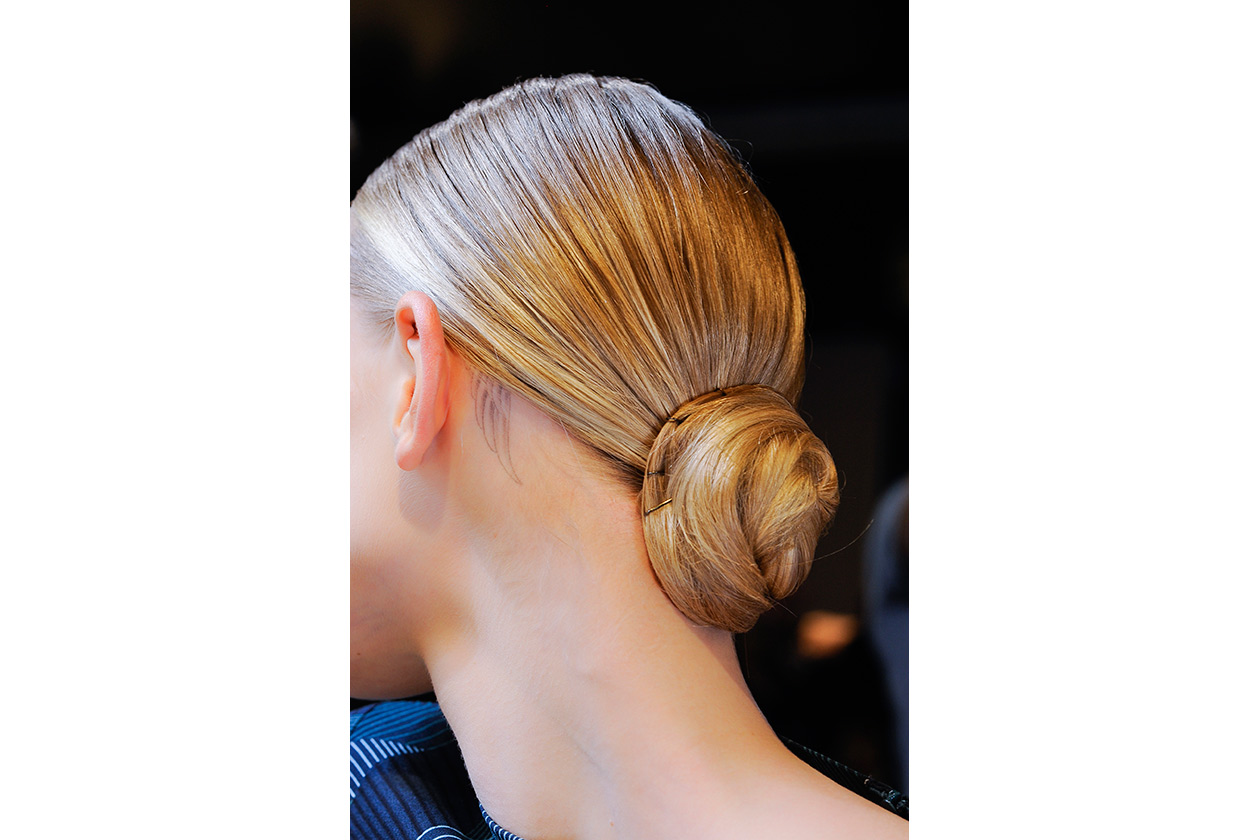 Alberta Ferretti chignon