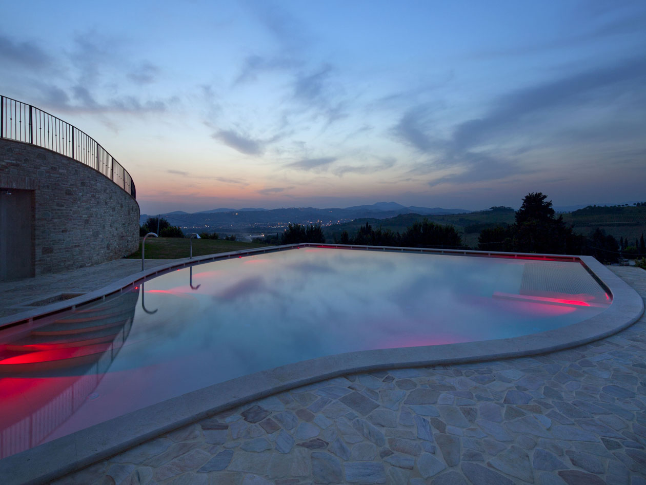 Dalla terrazza panoramica di Borgo Brufa si gode la vista della splendida campagna circostante fino a Perugia ed Assisi