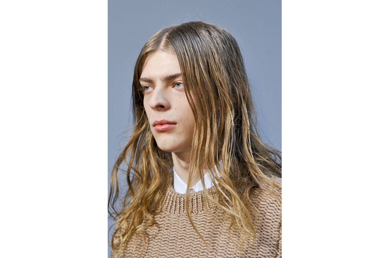 Lo styling per i capelli lunghi richiede prodotti specifici a lunga tenuta (Pringle of Scotland)