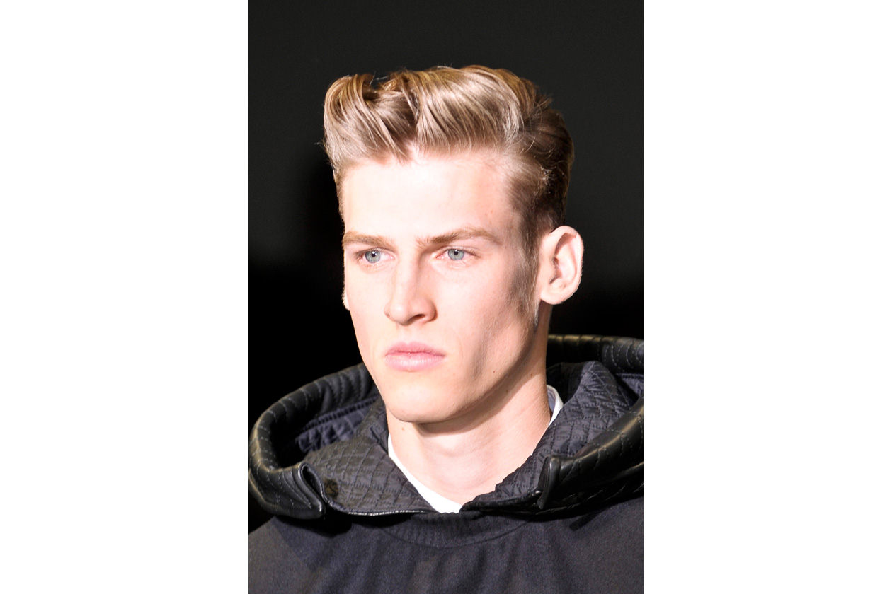 Scolpito il taglio di Calvin Klein: per replicare usate il gel e modellate con le dita