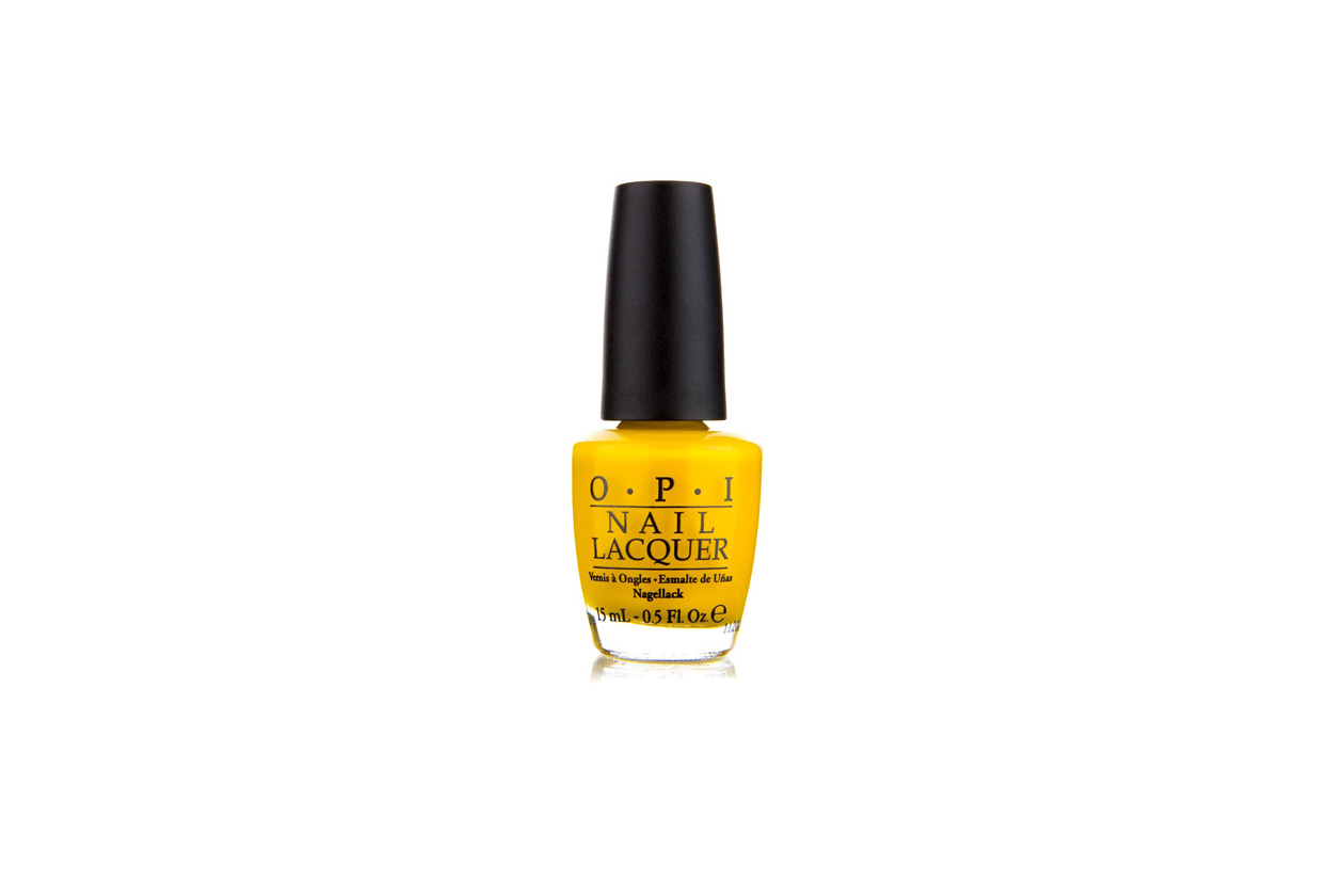 Un giallo deciso per una manicure optical (OPI)