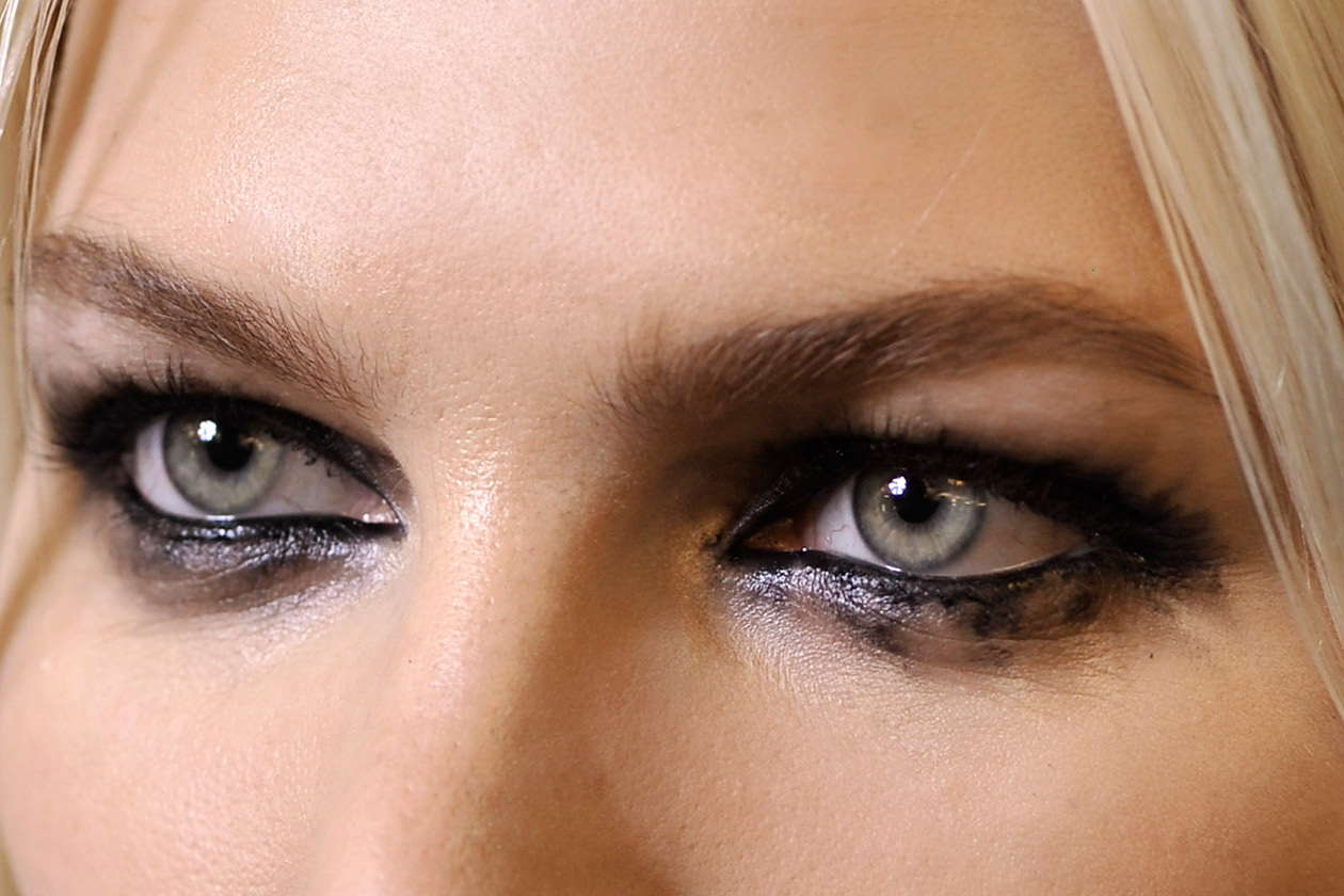 Sopracciglia grandi, piene e definite sono il trend Autunno/Inverno 2012