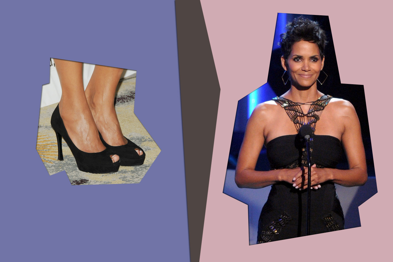 Halle Berry preferisce un rosa pallido, perfetto con il total look black