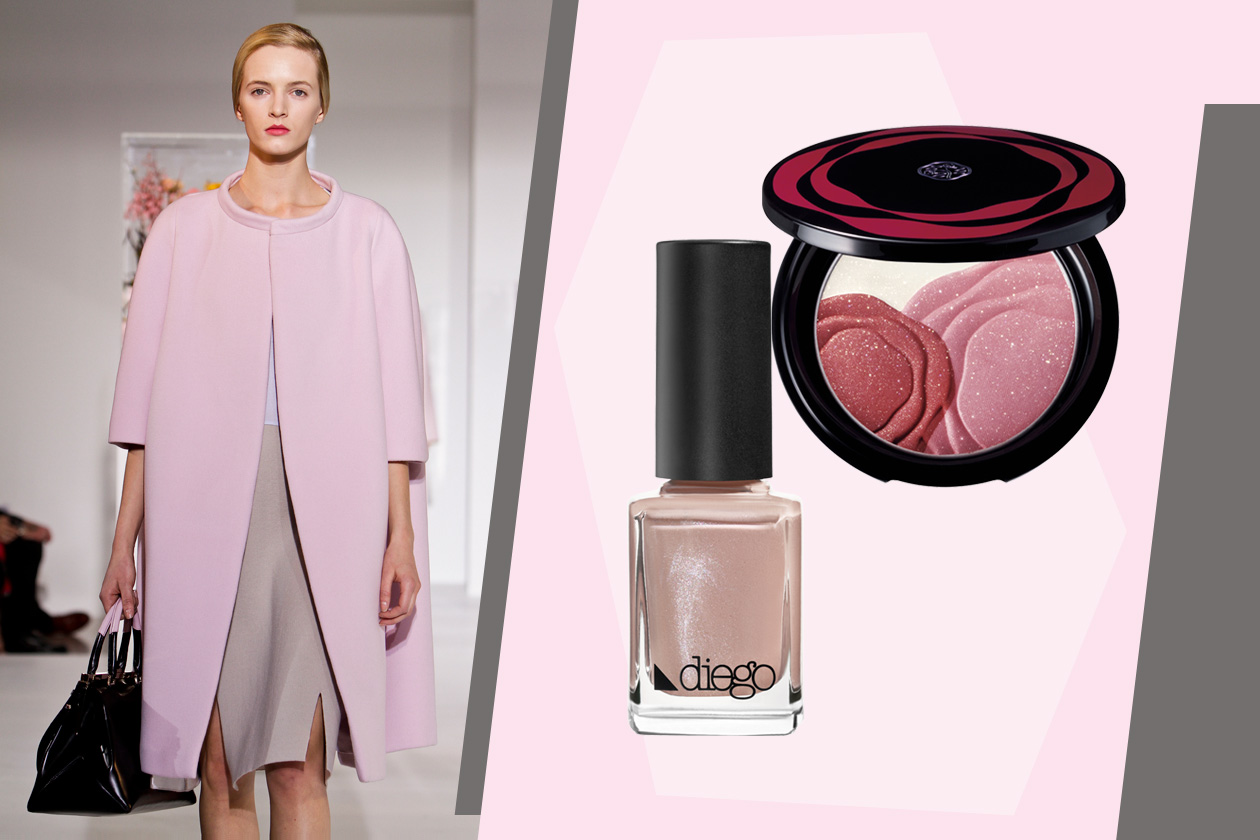 Mani di velluto (Velvet Nail di Diego Dalla Palma) e zigomi colorati con polveri shimmer (Shiseido) per la modella di Jil Sander