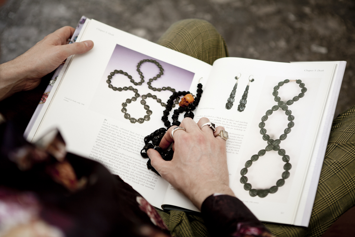 Manuel Menini con collana in jet