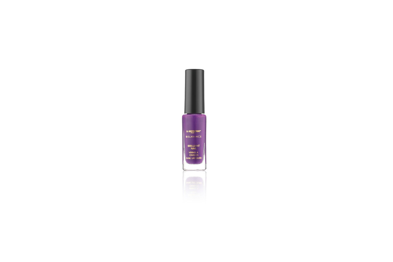 Più classico e dal finish brillante il Brillian Nail Plum Violet de La Bioestetique