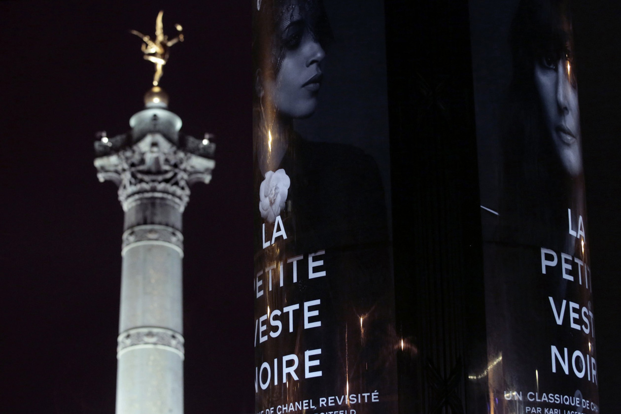 Chanel “The Little Black Jacket” arriva a Parigi