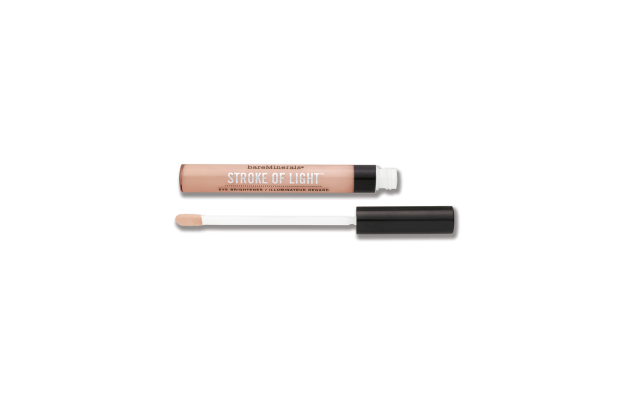 Agli occhi ci pensa bareMinerals con l’illuminante Stroke of lights che riduce occhiaie e piccole rughe