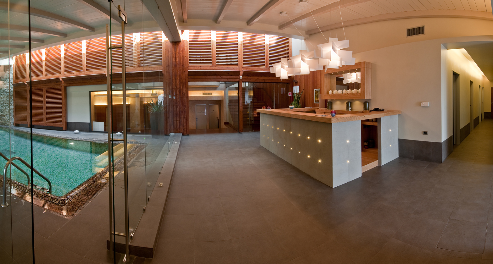 La Medical & Beauty SPA La Via del Sale del Relais San Maurizio è un luogo di benessere centrato sulle proprietà dell’acqua ad alta densità salina