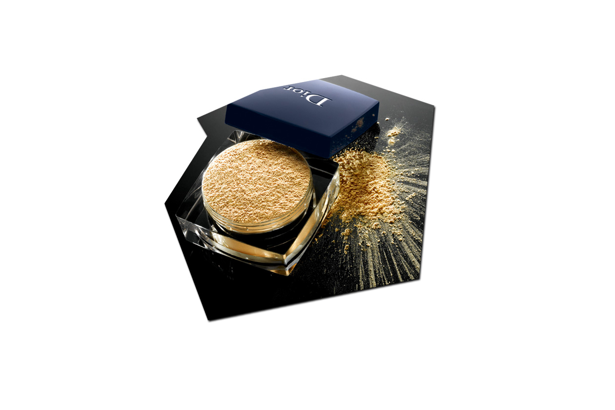 La proposta multitasking di Dior si chiama Diorskin Poudre Libre Gold Dust