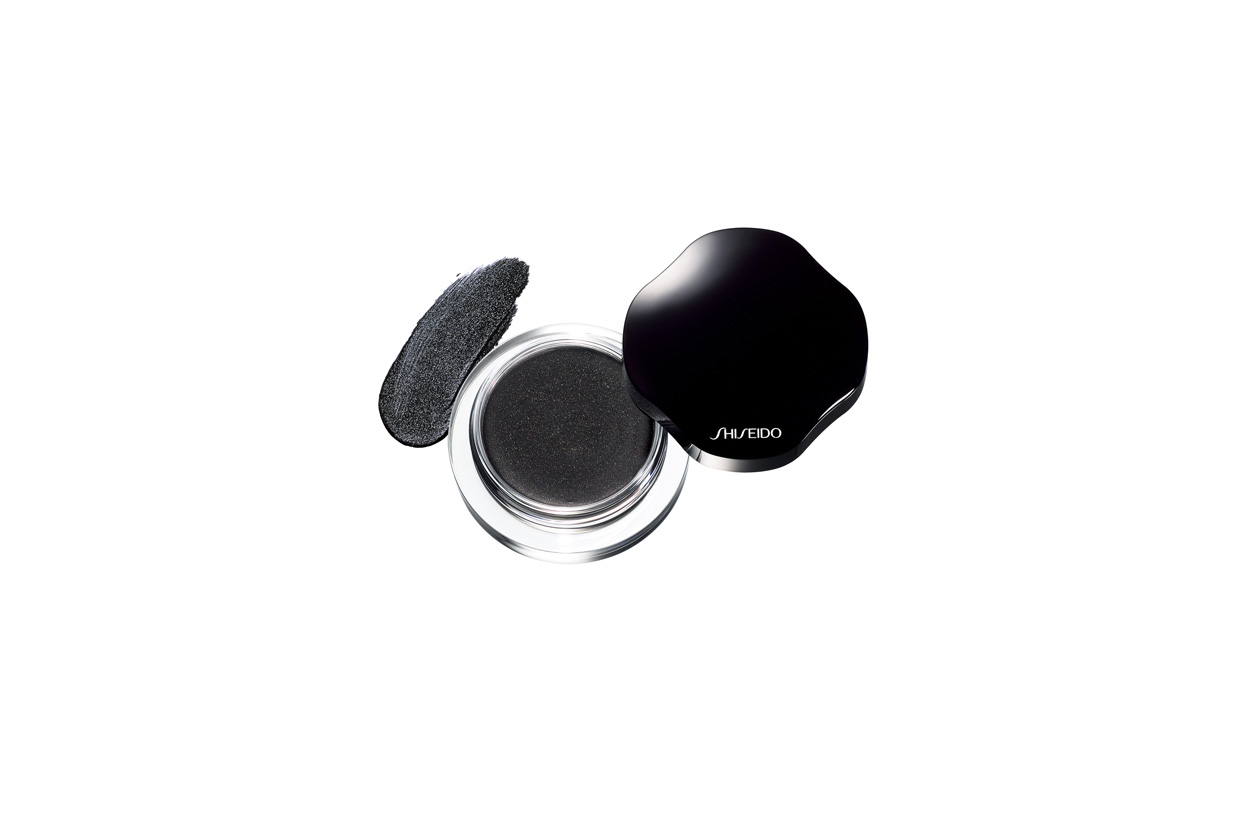 Lo Shimmering Cream Eye Color di Shiseido si trasforma in polvere a contatto con la pelle