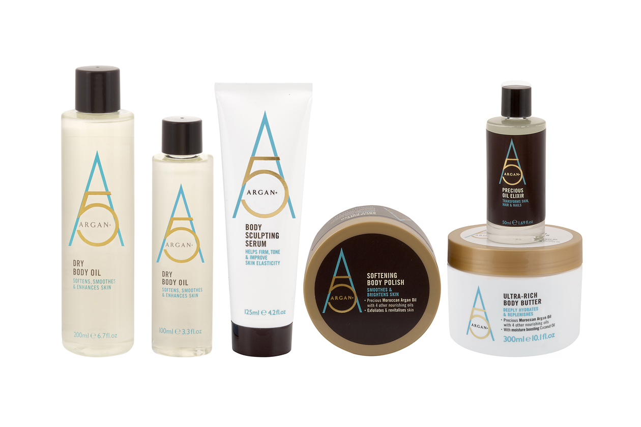 L’olio di argan, presente nella linea Argan 5 +,  è un vero e proprio elisir di benessere per la pelle del corpo e del viso e per i capelli