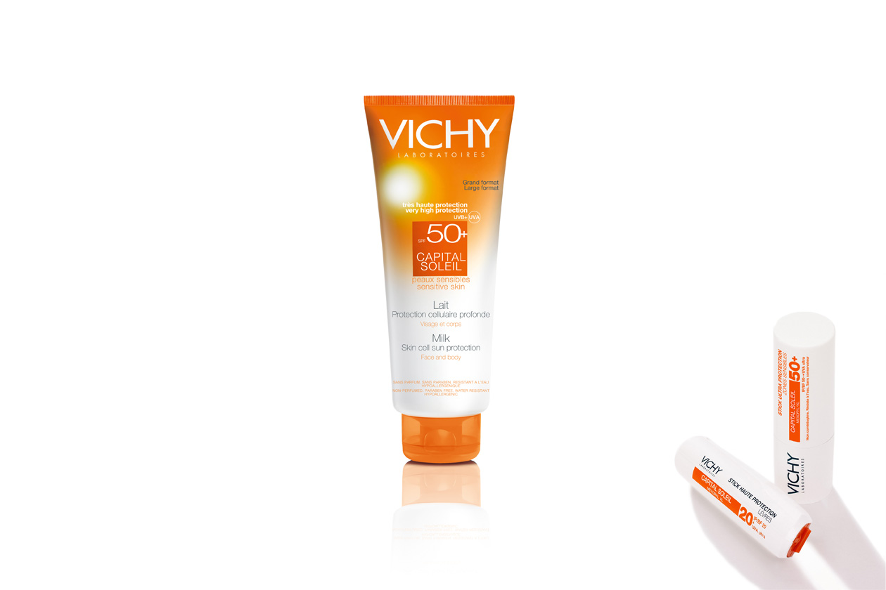 Pensati per le pelli più sensibili il latte solare SPF 50+ della linea Capital Soleil di Vichy e gli stick labbra