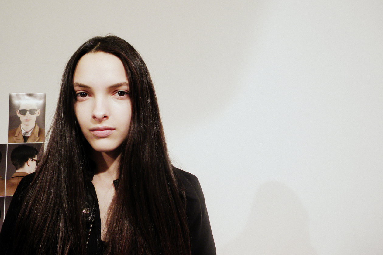 Capelli lisci e incarnato luminoso