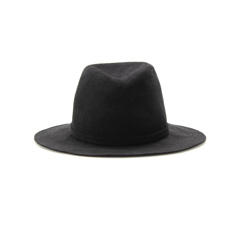 Il fedora di Stephen Jones per Victoria Beckham in esclusiva su MyTheresa