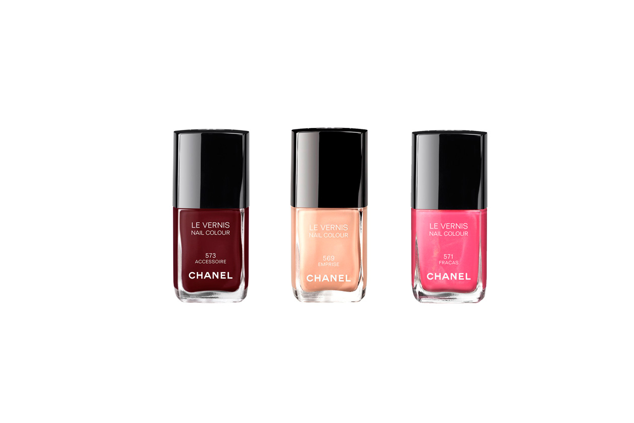 Il tris di Chanel Le Vernis: Emprise, un rosso molto scuro, Accessoire, una nuance più accesa e il rosa Fracas