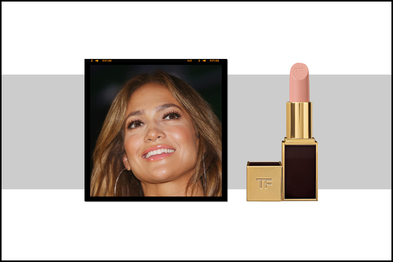 Jennifer Lopez pretende un sorriso impeccabile. E il rossetto non deve essere da meno: il raffinato Nude Vanille di Tom Ford è la soluzione giusta